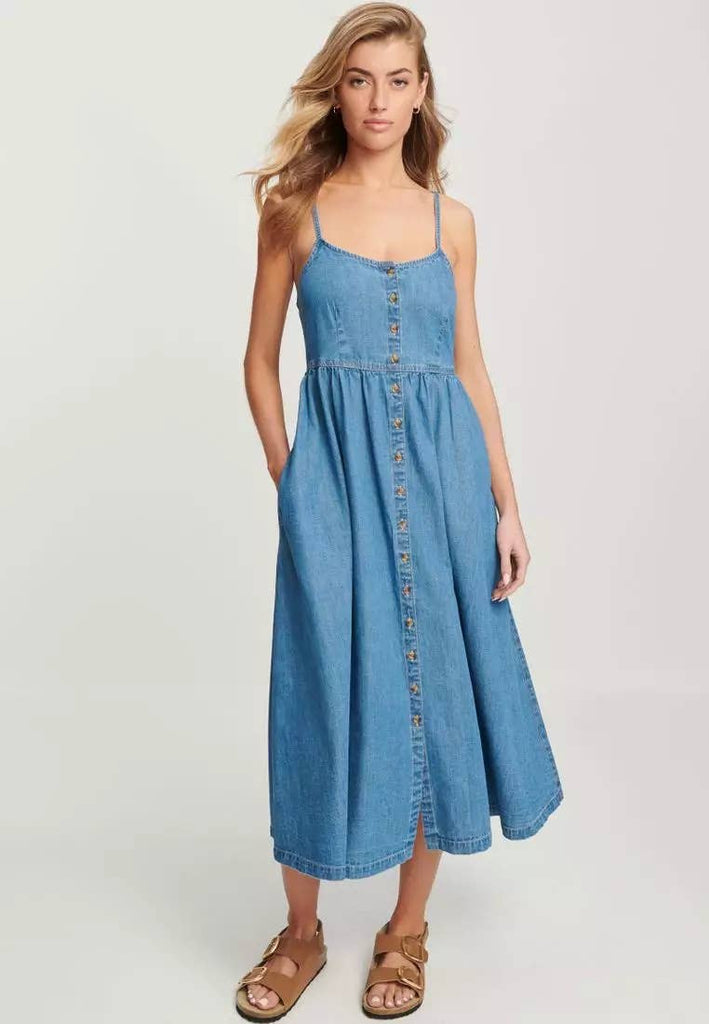bench denim dress City Weekends Denim Dress Light Wash The Dirt Road (TDR)